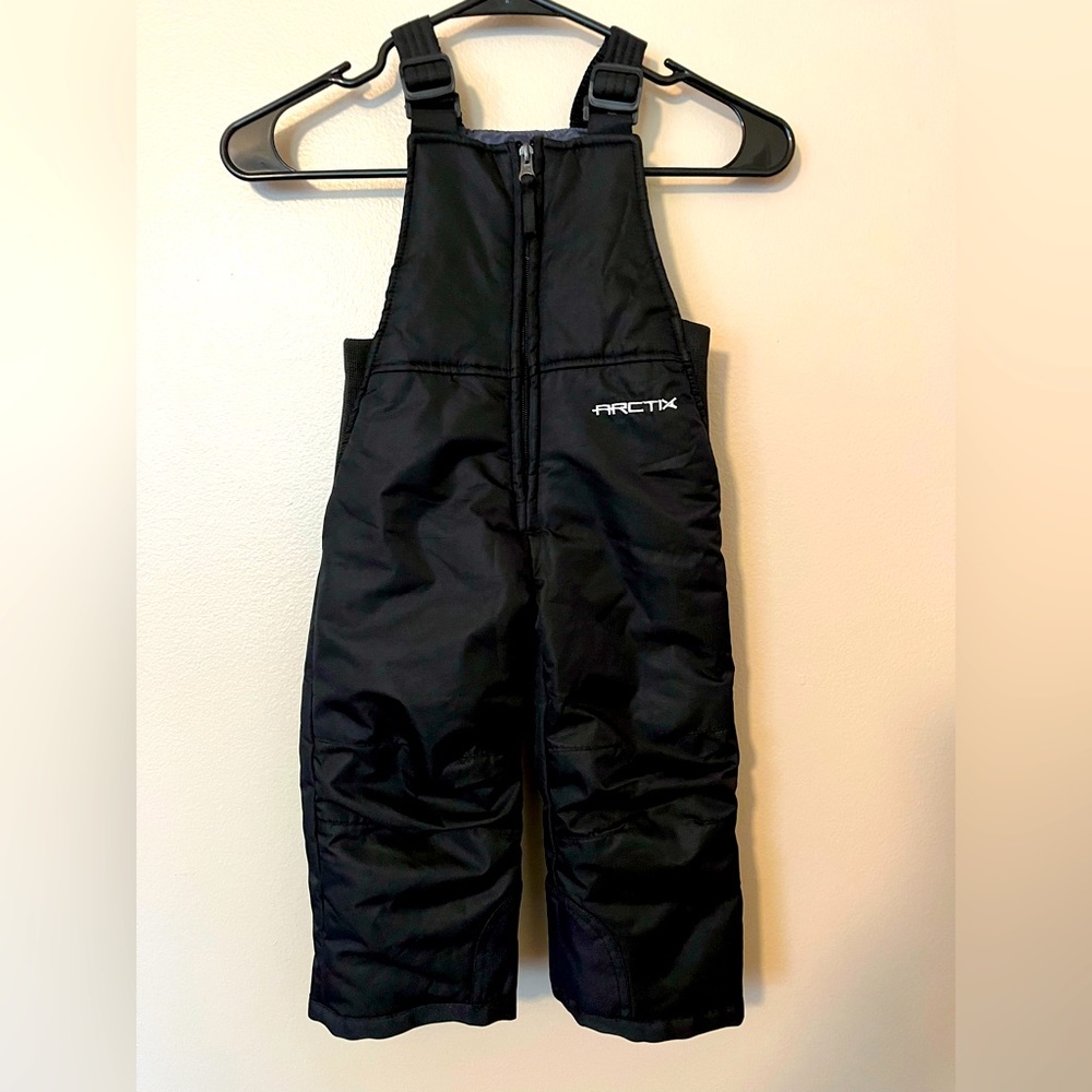 Arctic boys sz 2T snowsuit excellent condition